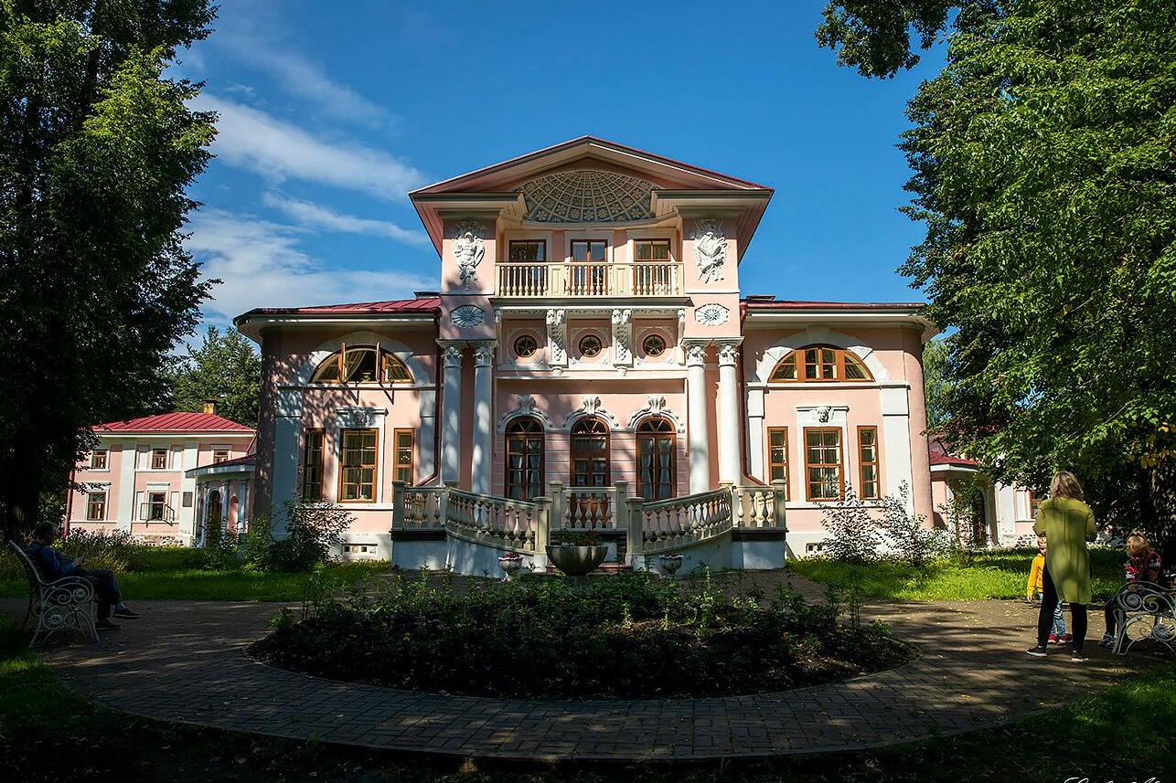 Domaine de Brianchaninovs - Čerepovec | Secret World Trip Planner