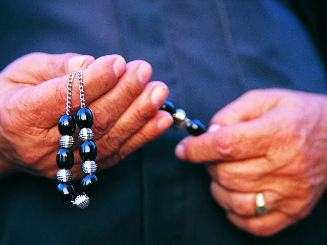 Ang kombolói o Greek worry bead - Athina | Secret World Trip Planner