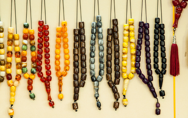 Ang kombolói o Greek worry bead - Athina | Secret World Trip Planner