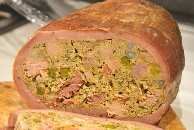 Horní díl ve stylu janovského koberce - Genova | Secret World Trip Planner