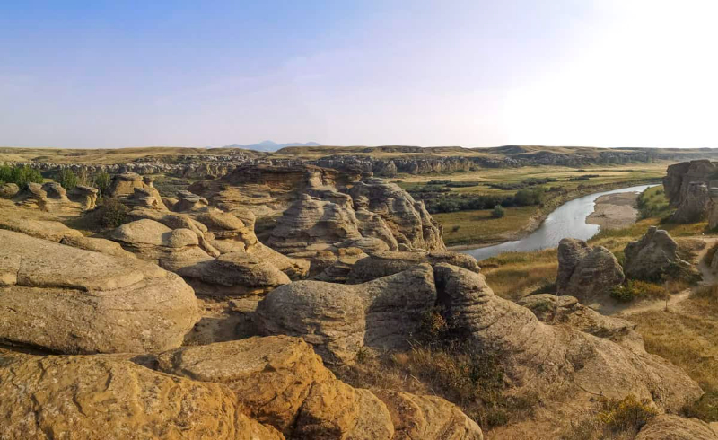 રાઇટિંગ-ઓન-સ્ટોન/Aísínai’pi - Milk River | Secret World Trip Planner