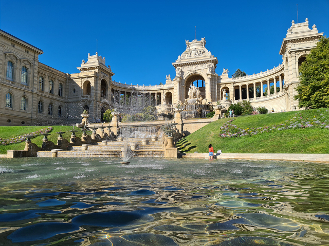Lonchamp Sarayı - Marseille | Secret World Trip Planner