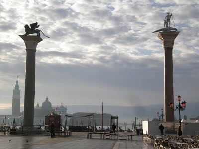 Venice ແລະຖັນທີສາມທີ່ຂາດຫາຍໄປ