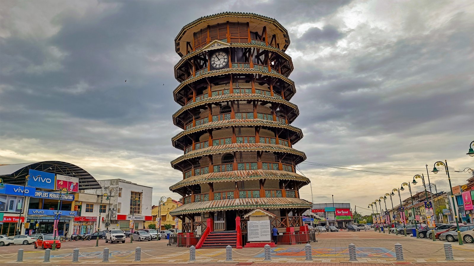 Der schiefe Turm Teluk Intan - Teluk Intan | Secret World Trip Planner