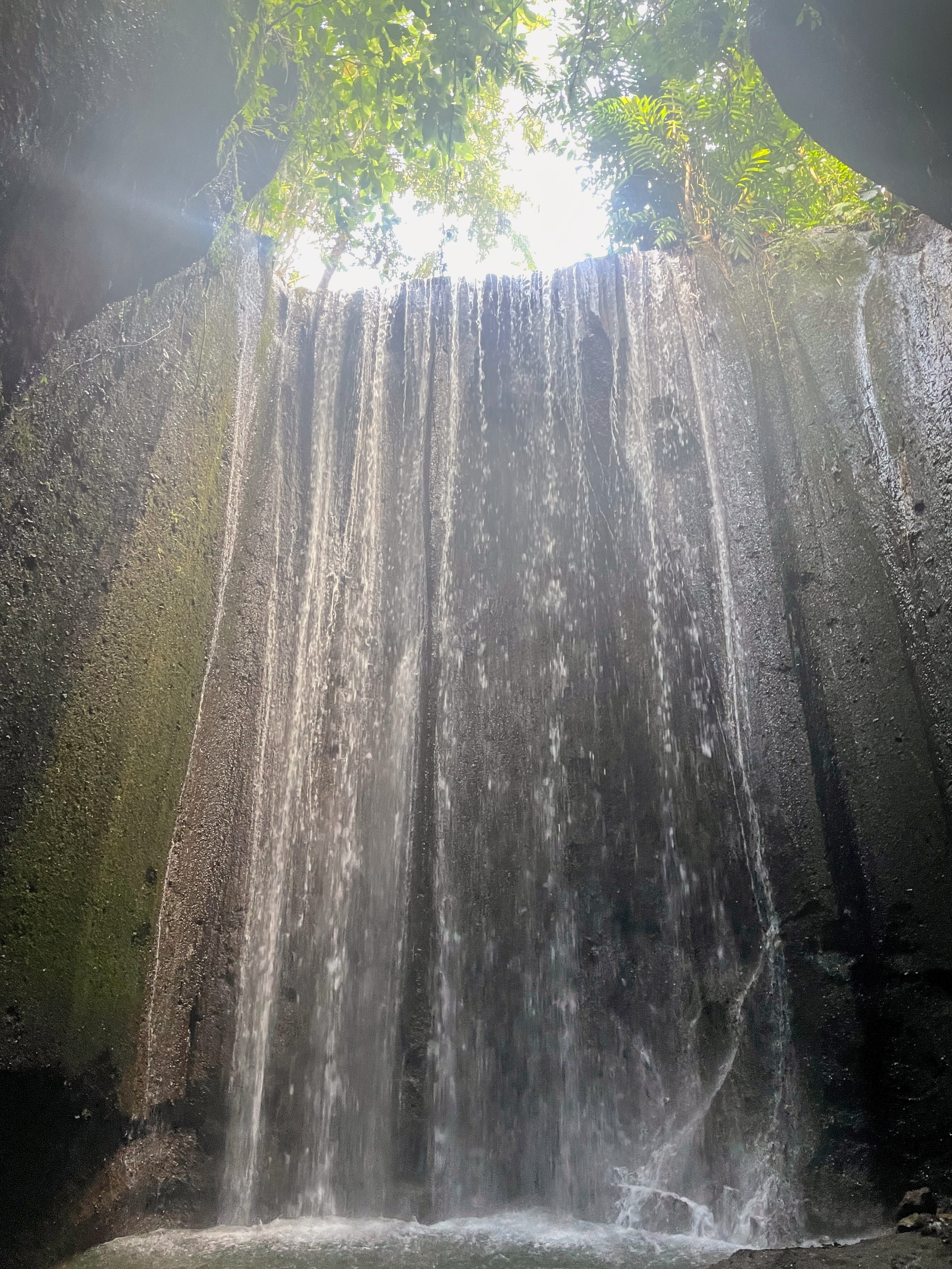 Tukad Cepung：洞窟の美しい滝 - Kabupaten Bangli | Secret World Trip Planner