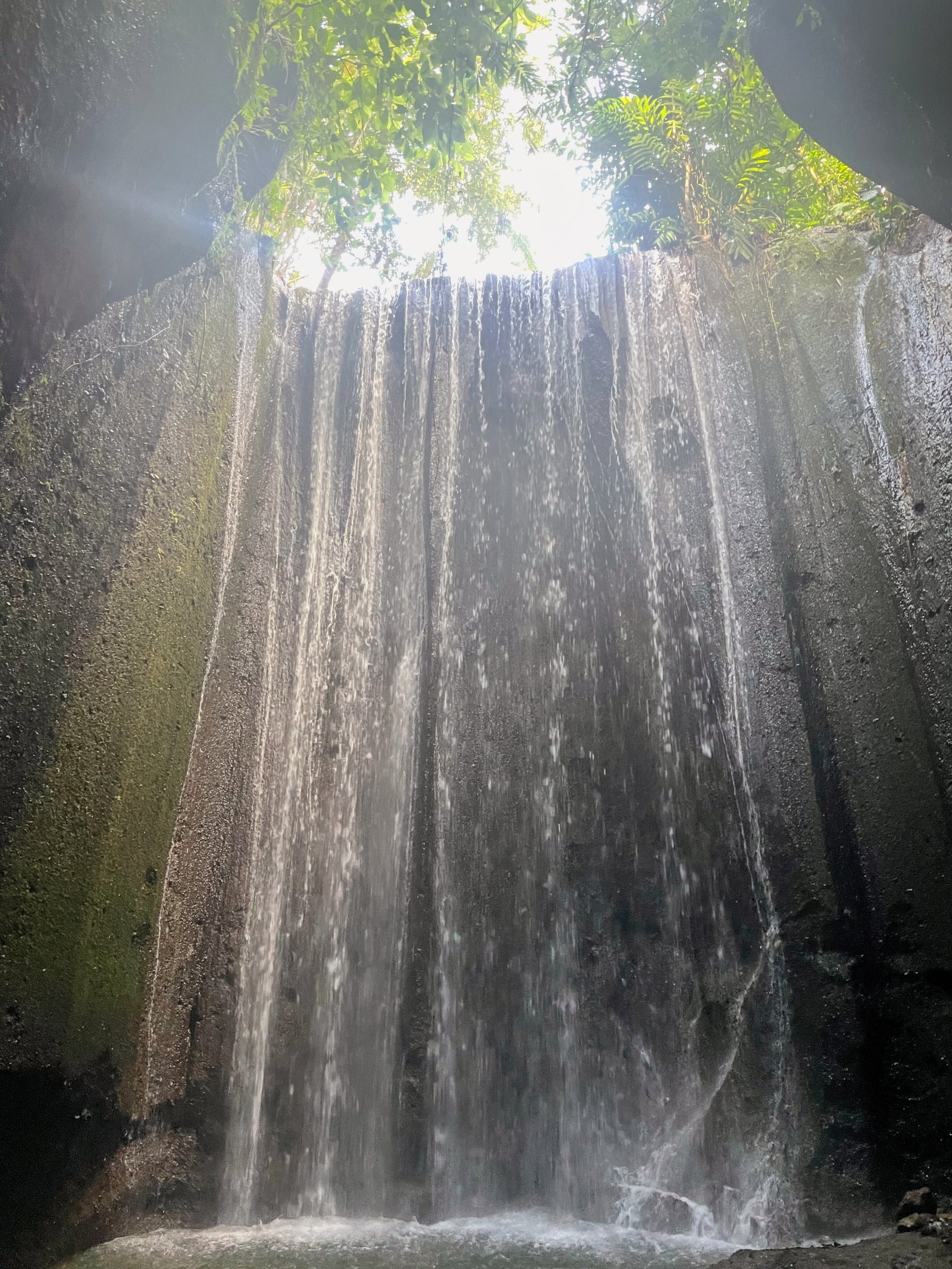 Tukad Cepung：洞窟の美しい滝 - Kabupaten Bangli | Secret World Trip Planner