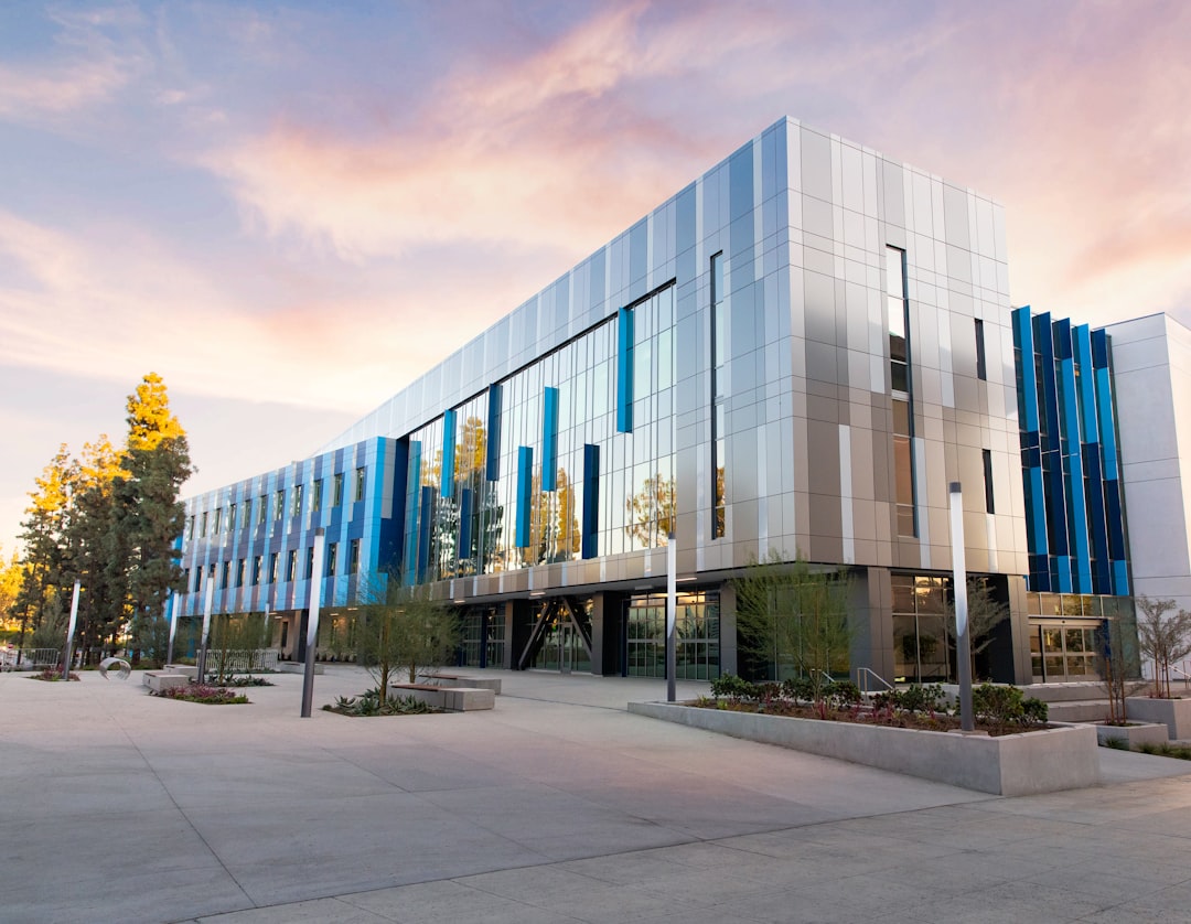 מכון לה טרוב למדע מולקולרי. - Bundoora | Secret World Trip Planner