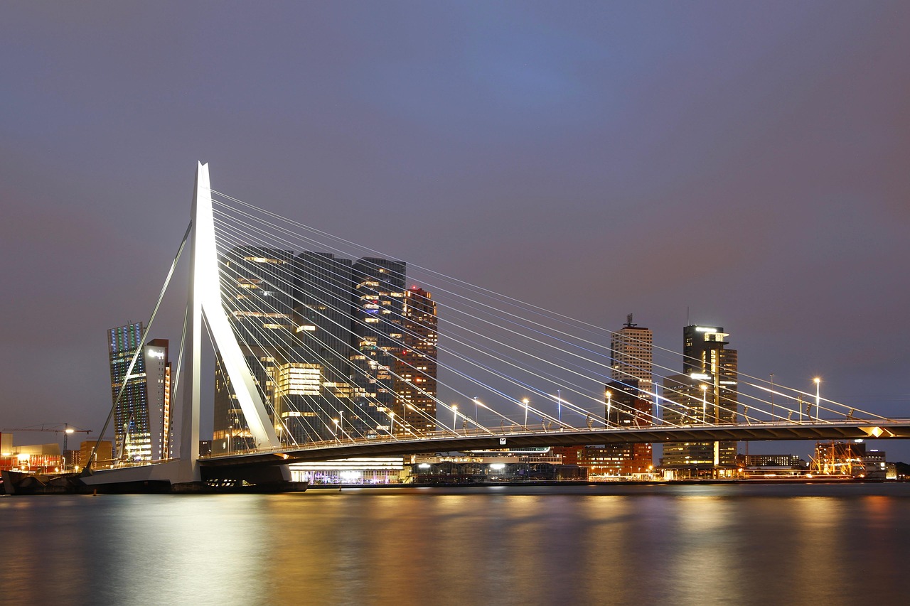 Де Роттердам:одно из самых больших зданий Европы - Rotterdam | Secret World Trip Planner