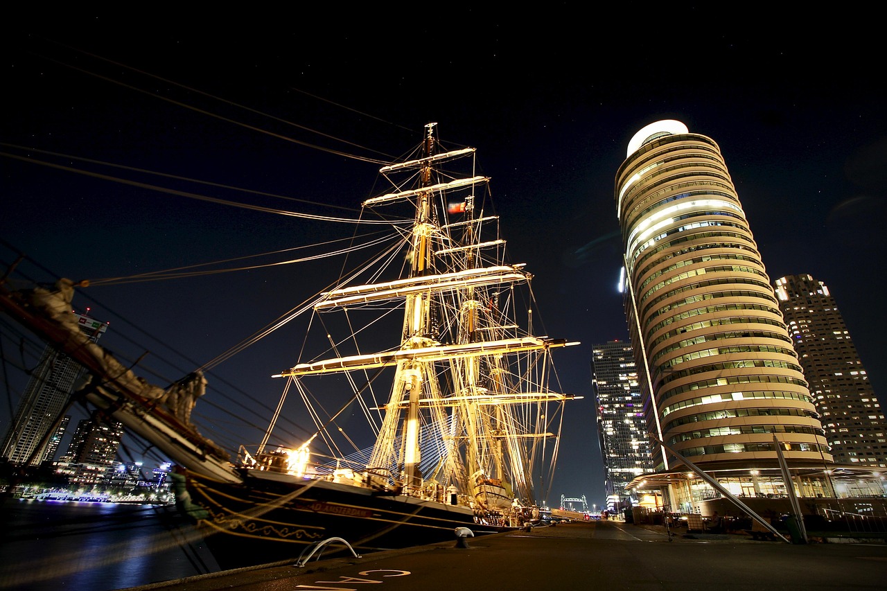 Де Роттердам:одно из самых больших зданий Европы - Rotterdam | Secret World Trip Planner