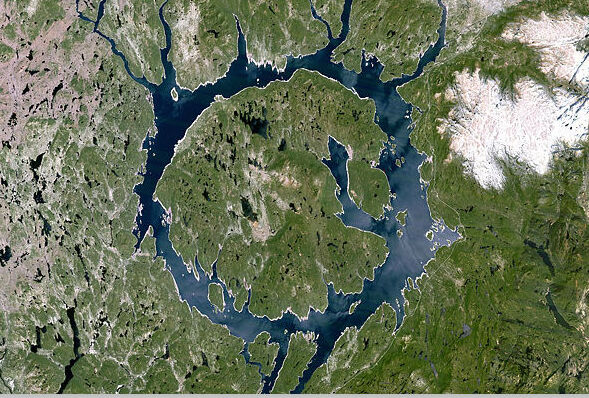 Lake Manicouagan : the “Eye of Quebec”  - Rivière-aux-Outardes | Secret World Trip Planner