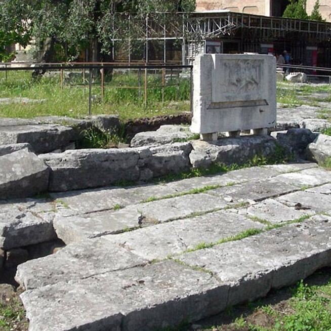 Rome: Lacus Curtius dan masuk ke neraka - Roma | Secret World Trip Planner