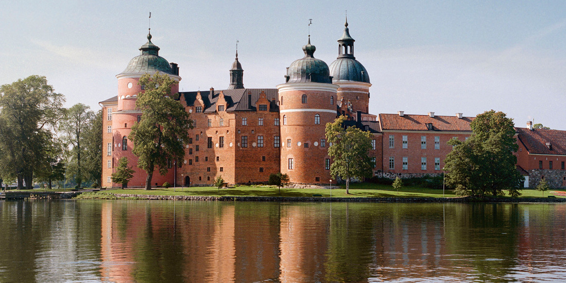 Lake Mälaren and the Gripsholm Castle: the view that earns its reputation