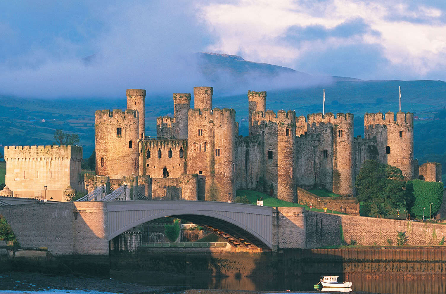 Замъкът Конви - Rose Hill St | Secret World Trip Planner