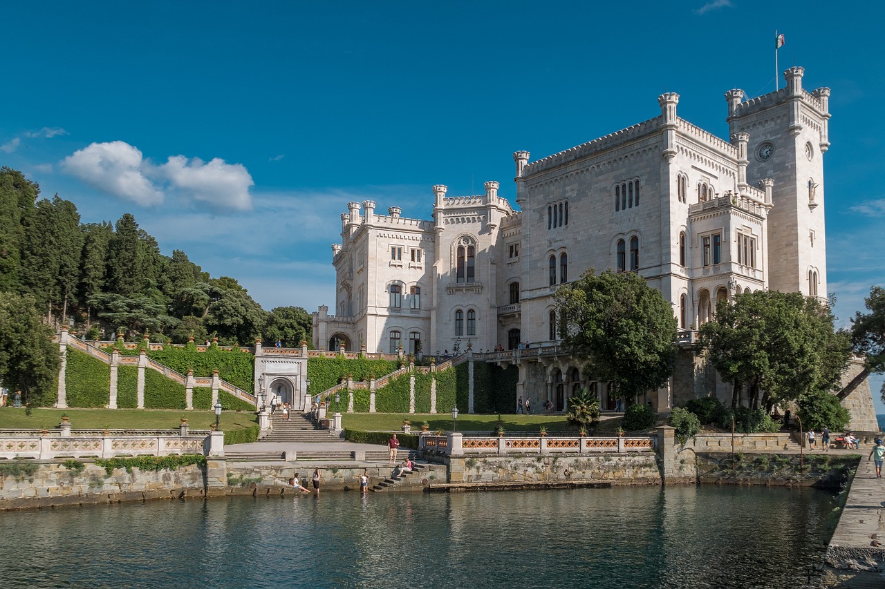 Trieste | Caisleán na Miramare - Grignano | Secret World Trip Planner