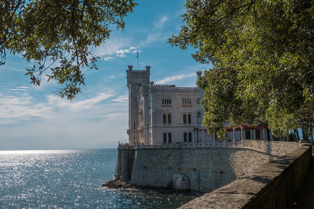Trieste | Caisleán na Miramare - Grignano | Secret World Trip Planner