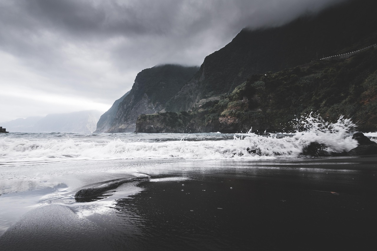 Madeira e Sir Winston Churchill, - Câmara de Lobos | Secret World Trip Planner