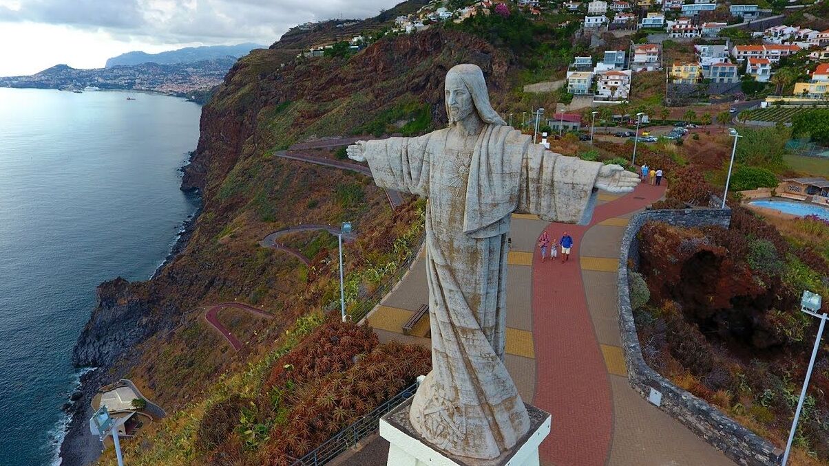 Madeira | statuja e Krishtit-Mbretit në Garajau - Caniço | Secret World Trip Planner