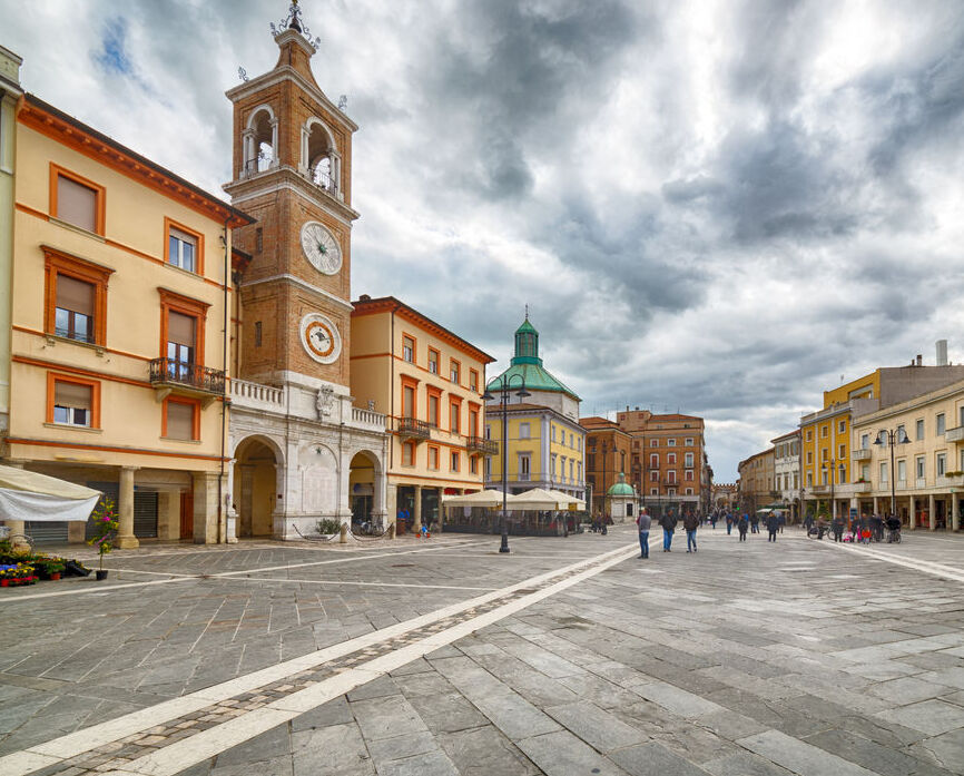 כיכר שלושת הקדושים המעונים - Rimini | Secret World Trip Planner