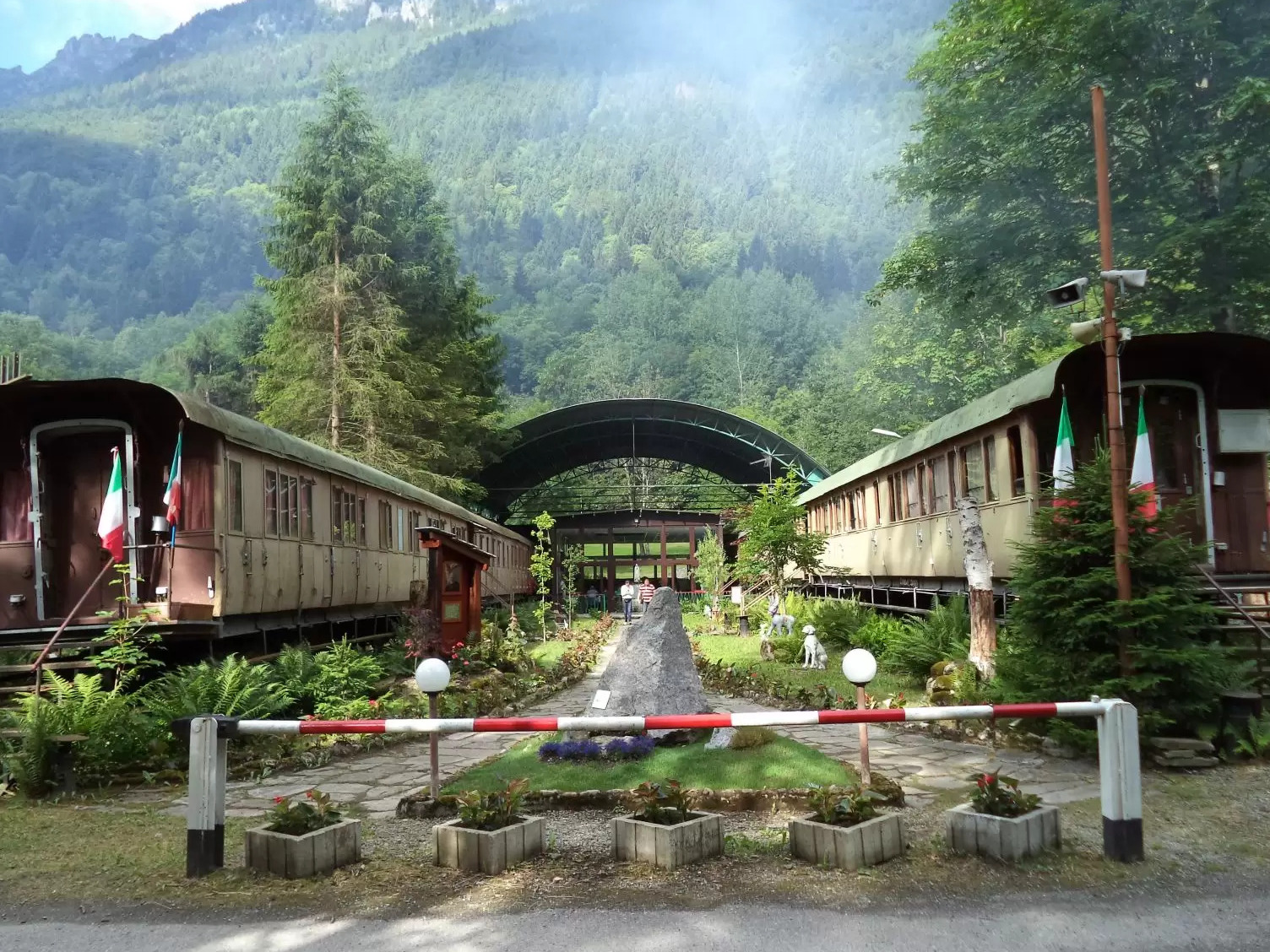 O conto de fadas tren aldea - Osso | Secret World Trip Planner