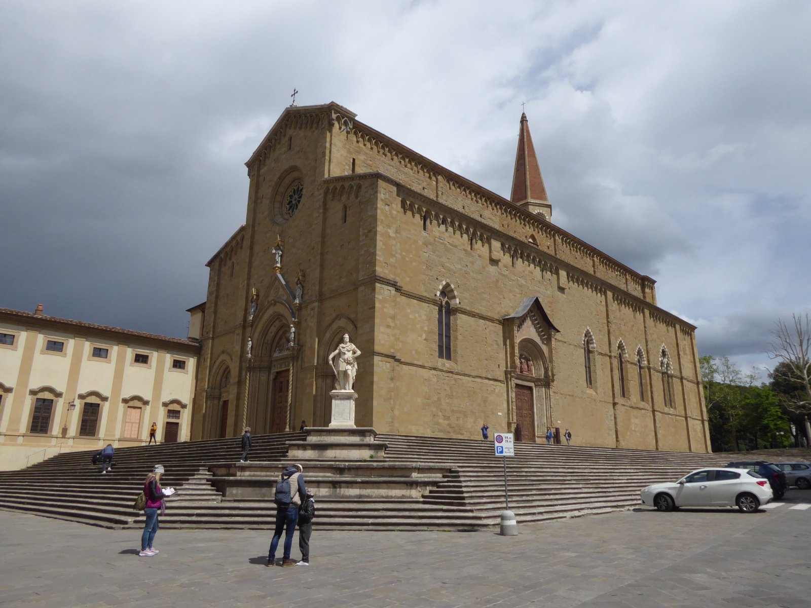 圣彼得和多纳托大教堂 - Arezzo | Secret World Trip Planner