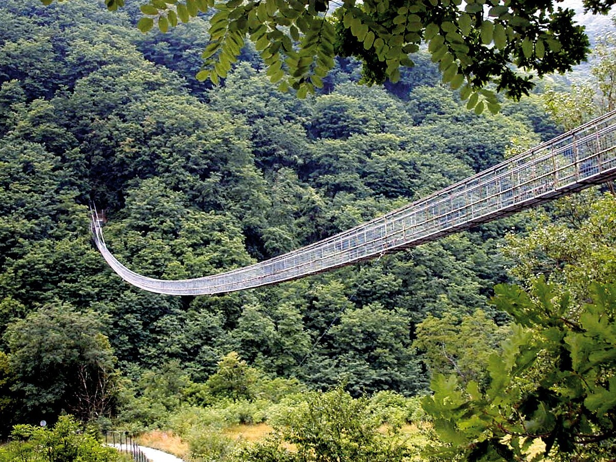 Geležinis pakabos tiltas - Mammiano Basso | Secret World Trip Planner