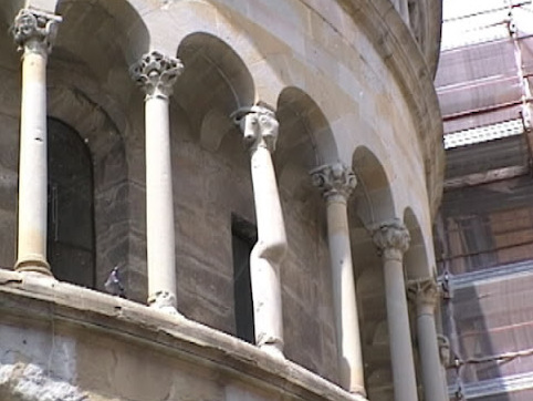 圣玛丽亚教区教堂和Colonna storta - Arezzo | Secret World Trip Planner