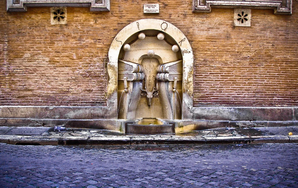 Brunnen der Bücher - Roma | Secret World Trip Planner