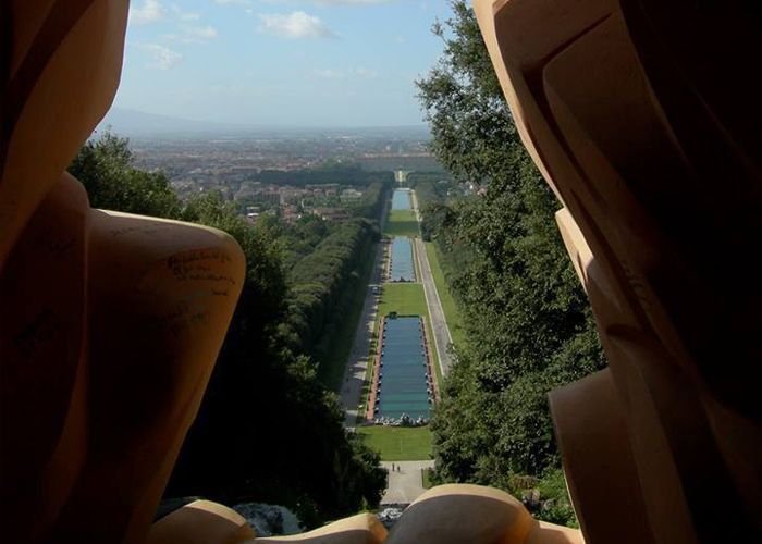 Tháp ở đầu thác nước