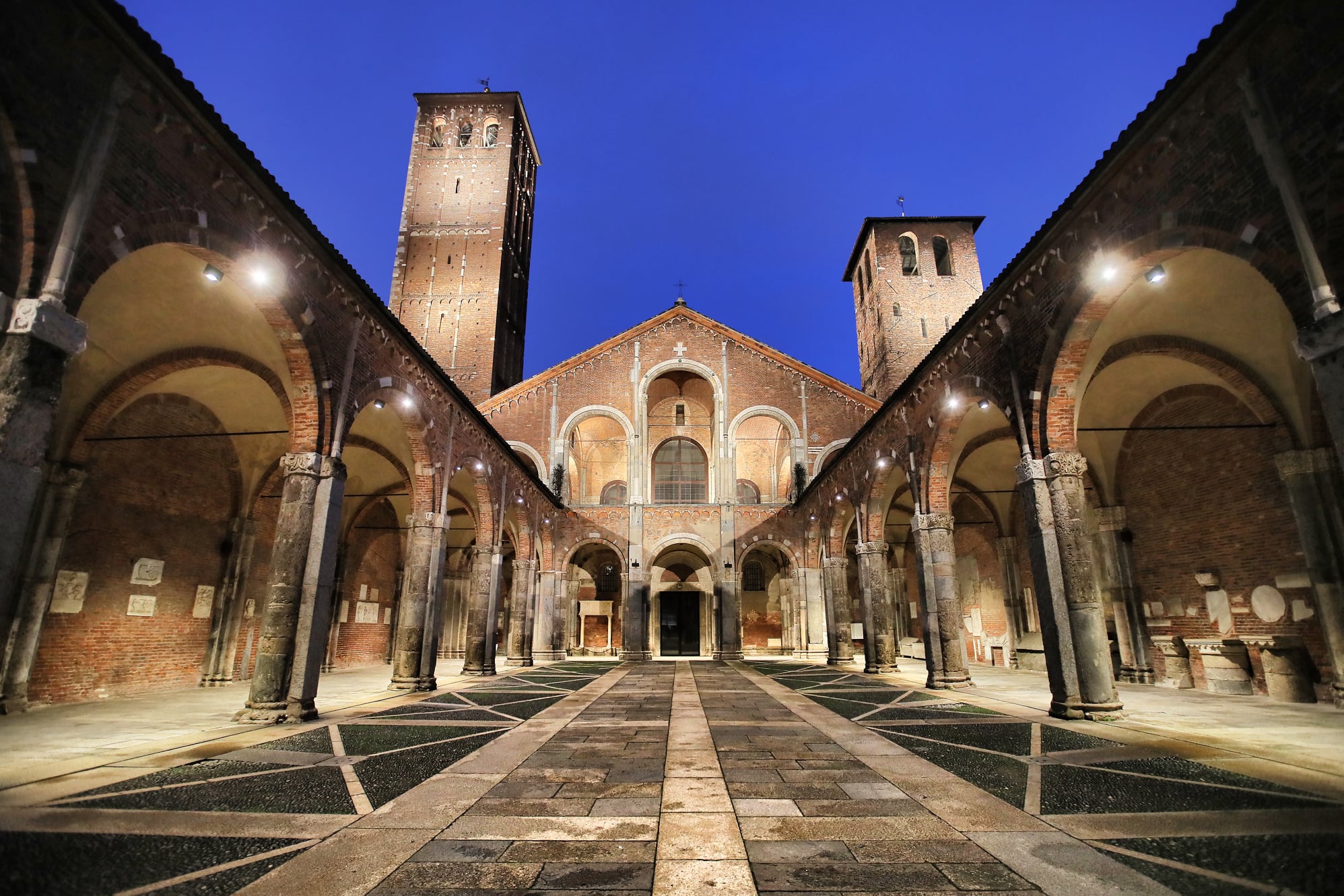 Bazilika E Sant'ambrogio