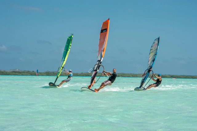 Het strand van Sorobon en windsurfen, - Kralendijk | Secret World Trip Planner