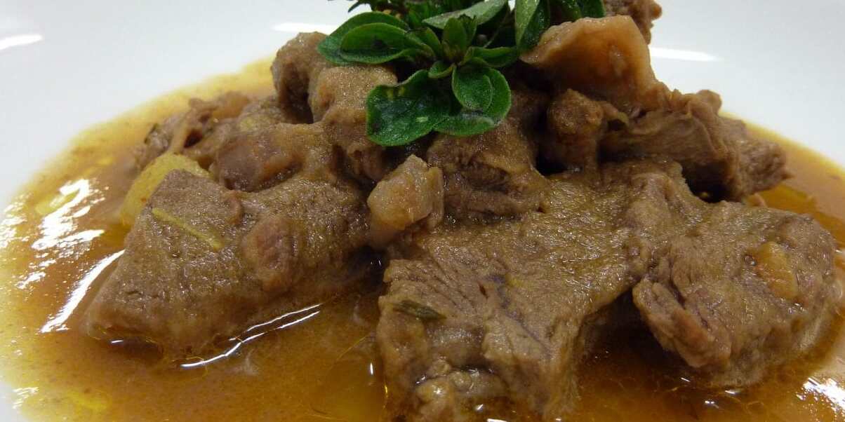 Skopový guláš-Pecora alla callara - L'Aquila | Secret World Trip Planner
