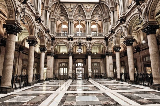 સ્ટોક એક્સચેન્જ બિલ્ડિંગ - Napoli | Secret World Trip Planner