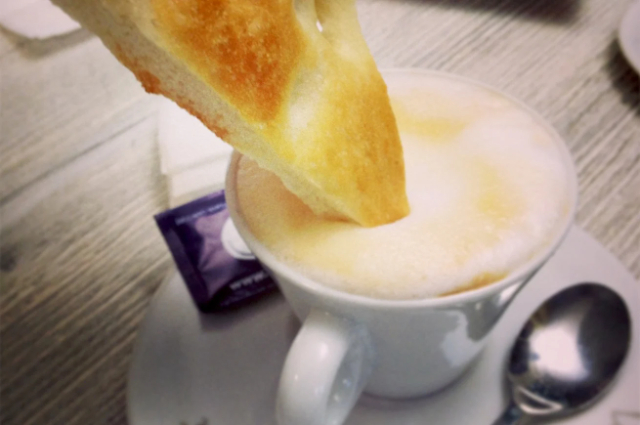 Focaccia s cappuccinom - Monterosso al Mare | Secret World Trip Planner