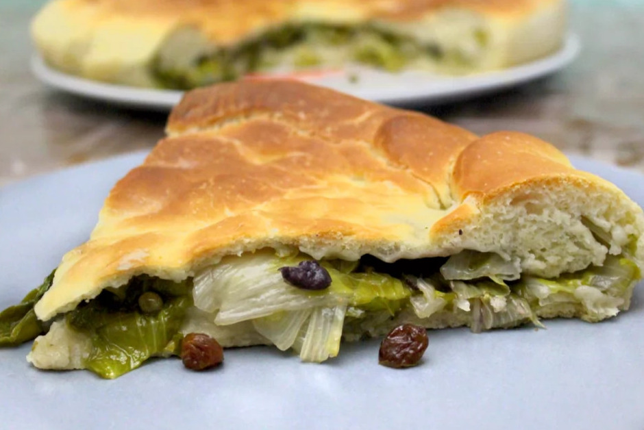 Pizza con escarola - Campania | Secret World Trip Planner