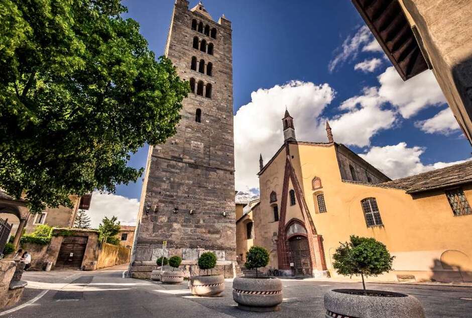 Igrexa e claustro de Sant'orso - Aosta | Secret World Trip Planner