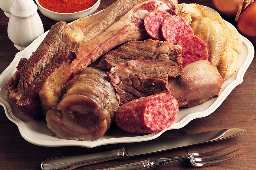 Gran Bollito misturado com Piemontês - Piemonte | Secret World Trip Planner