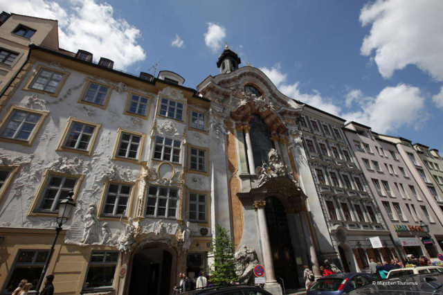 Kirche des Heiligen Johannes von Nepomuk - München | Secret World Trip Planner