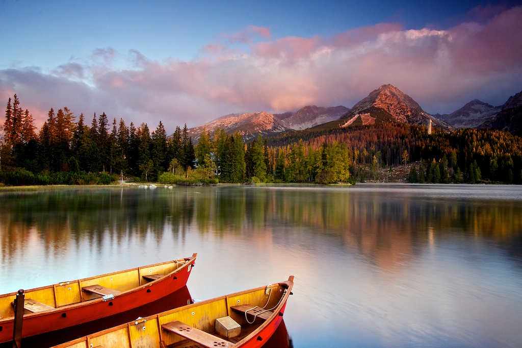 Štrbské pleso è un pittoresco lago di montagna - Secret World