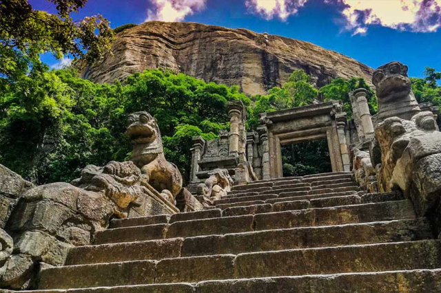 Felsenfestung Yapahuwa - Maho | Secret World Trip Planner