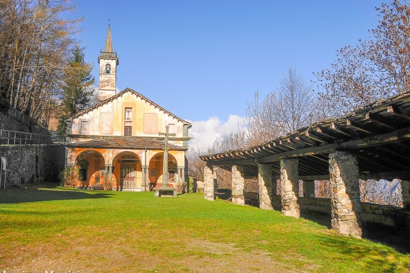 Szentély a Miasszonyunk a hó Machaby - Arnad | Secret World Trip Planner