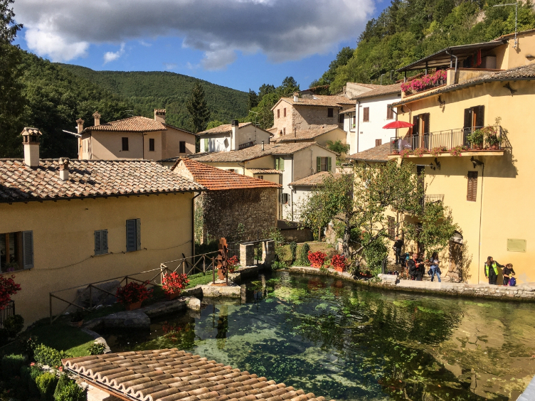 라시 글 리아와 그 출처 - 06034 Foligno PG | Secret World Trip Planner