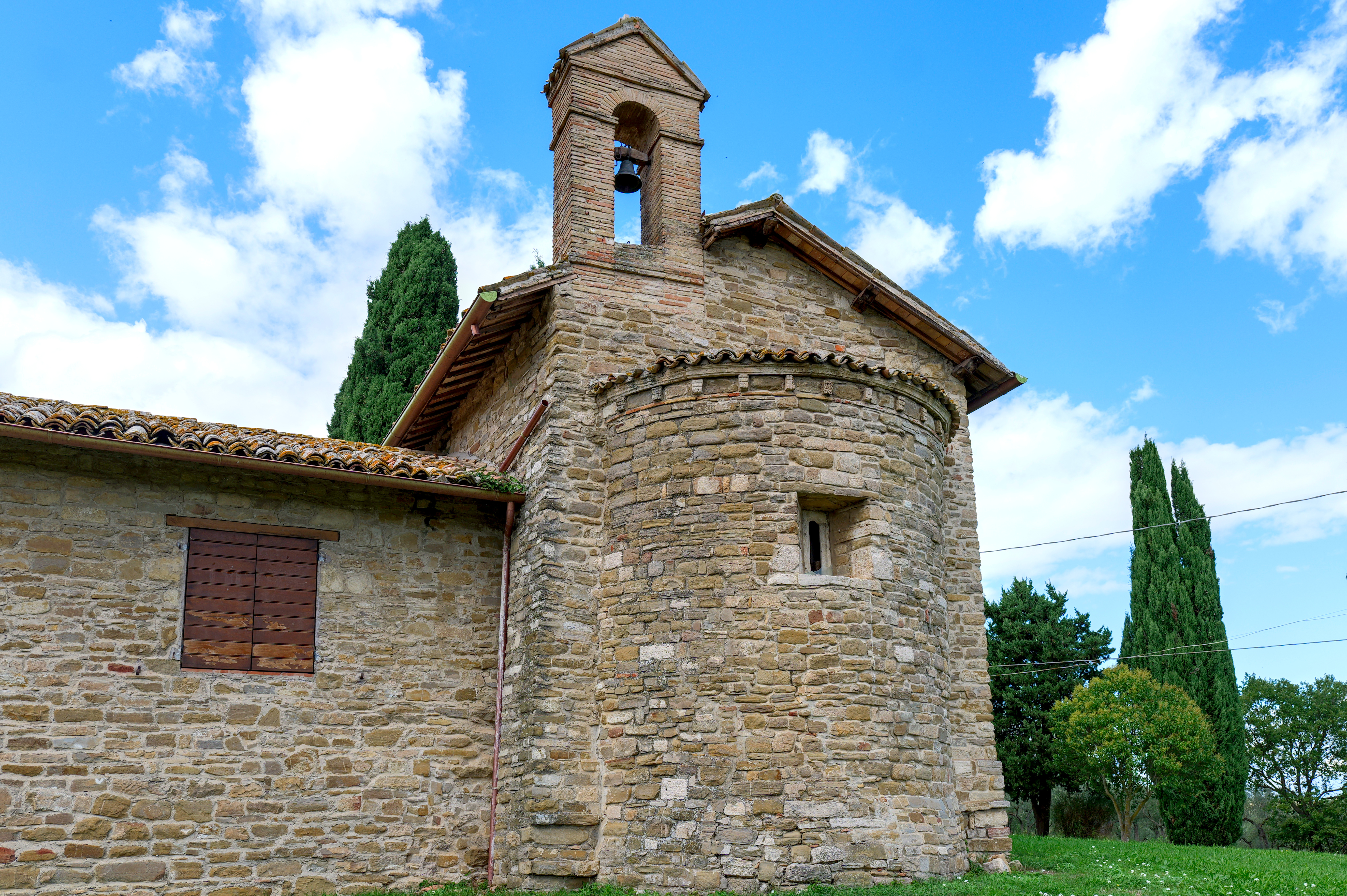 Castelbuono Imanje: Oklop - Bevagna | Secret World Trip Planner