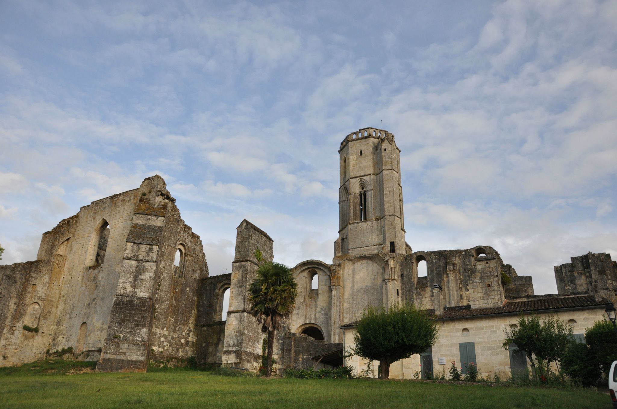 Abbey de la Sauve Mücbir Sebep