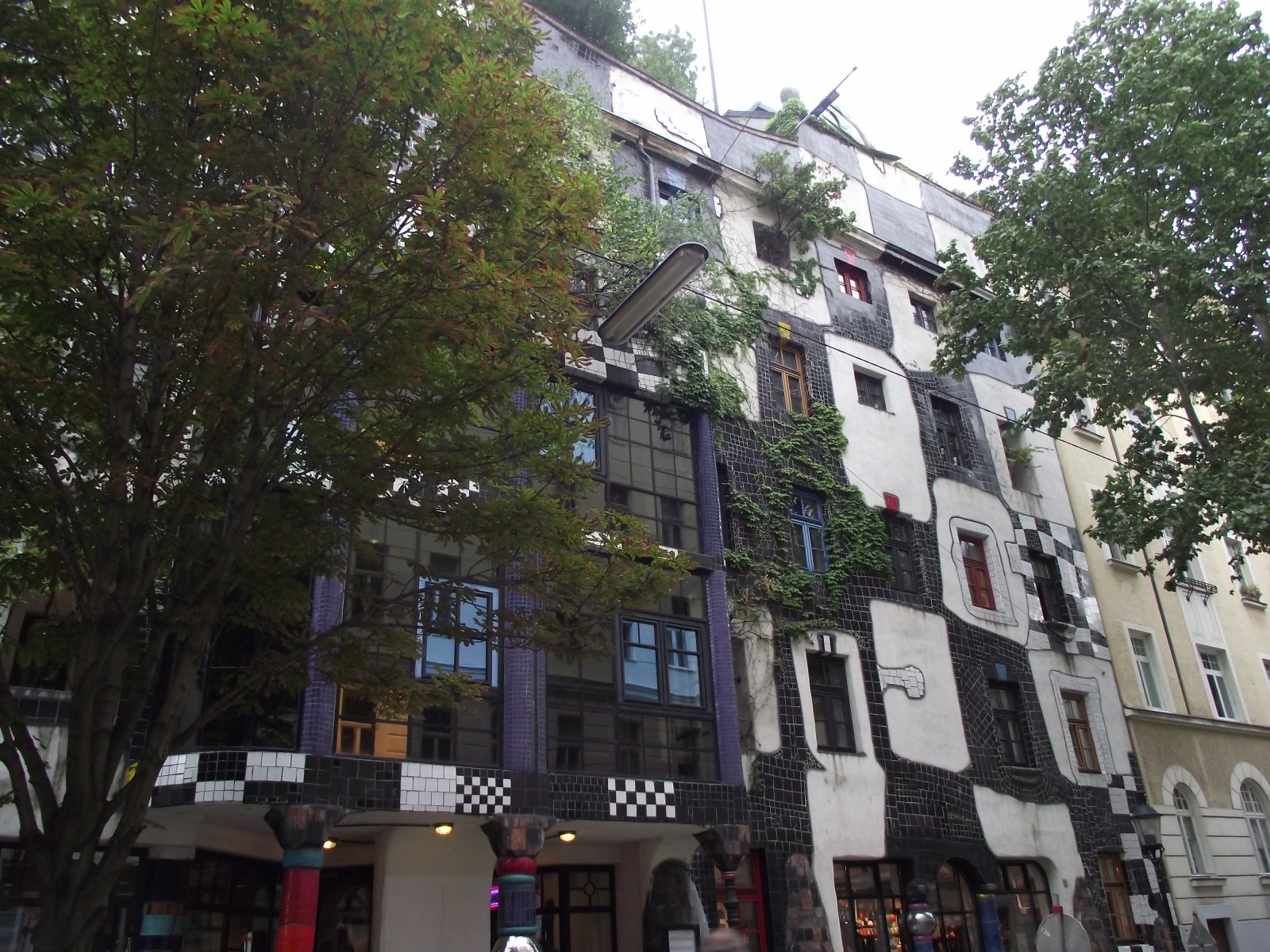 Bečka Kuća Umjetnosti.Muzej Hundertwasser (Bečka Kuća Umjetnosti) - Wien | Secret World Trip Planner