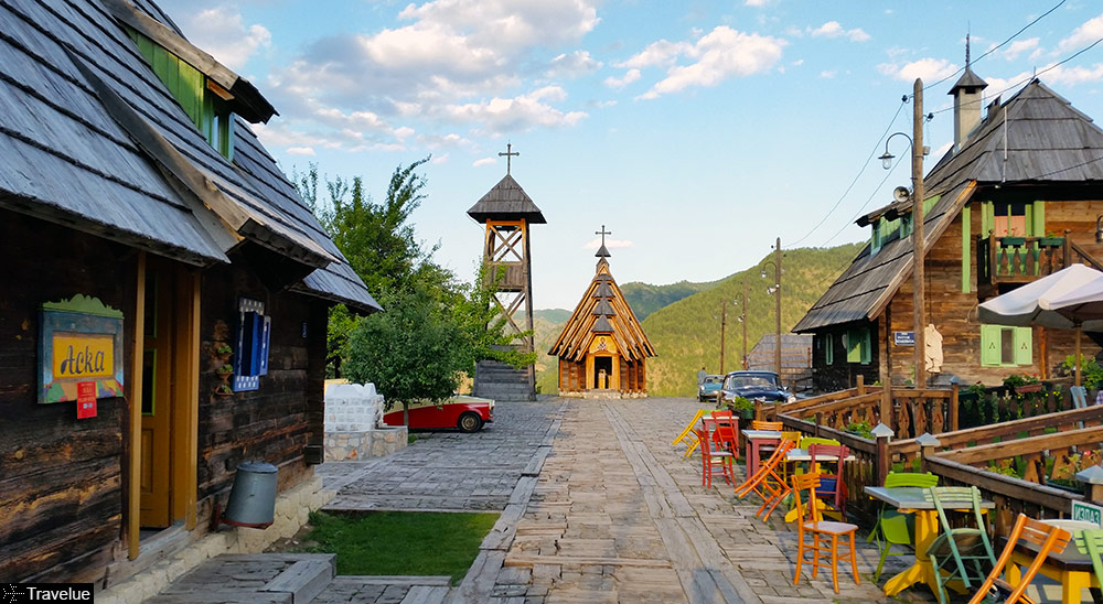 Деревня Кустурицы Дрвенград