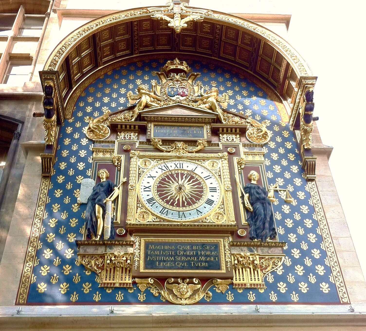 Koncergeria La | ora më e vjetër publike në Paris - Paris | Secret World Trip Planner