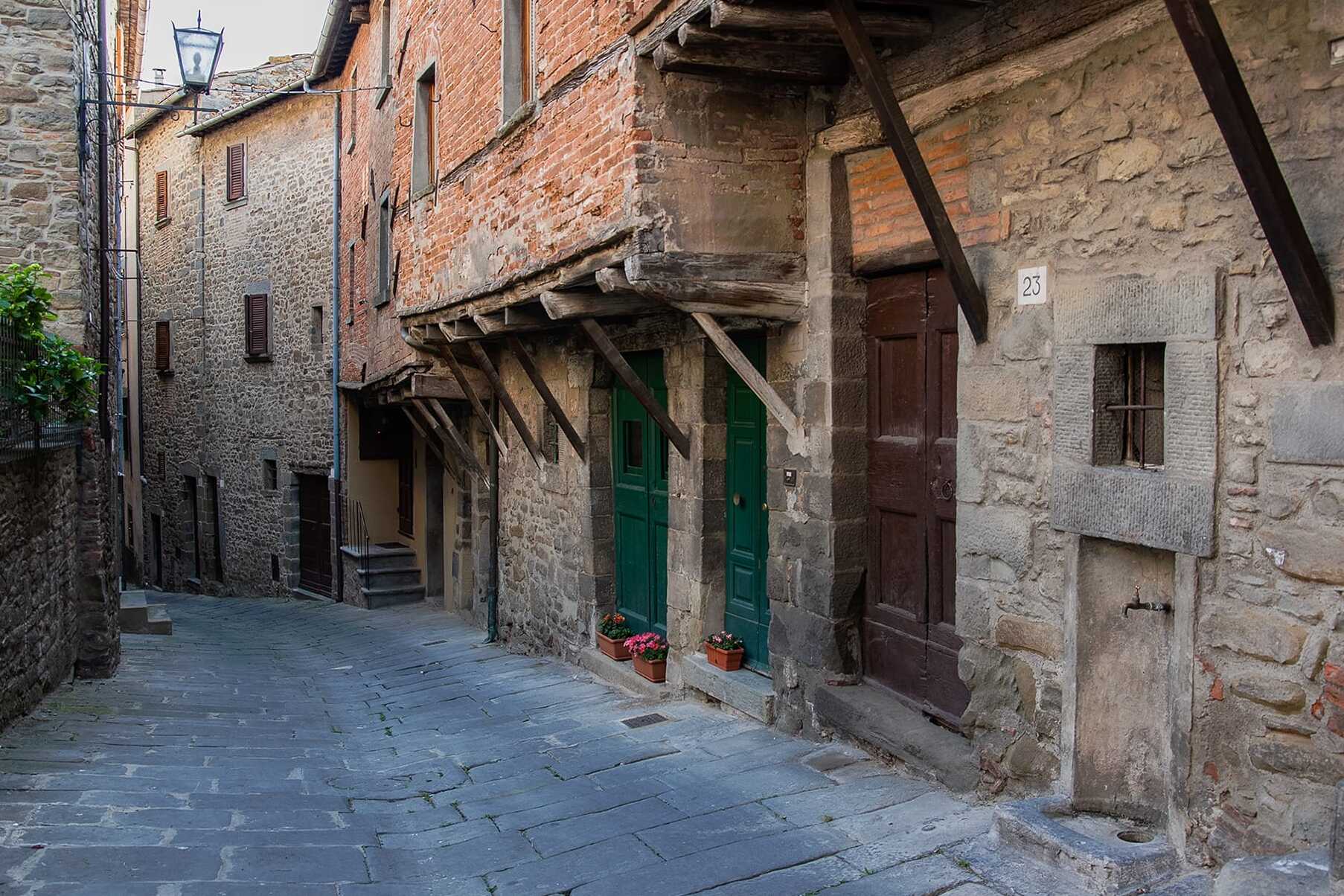 Alley Jannelli - Cortona | Secret World Trip Planner