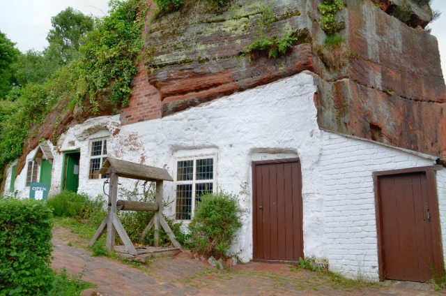 Nyumba za Rock, Stourbridge - Kinver | Secret World Trip Planner