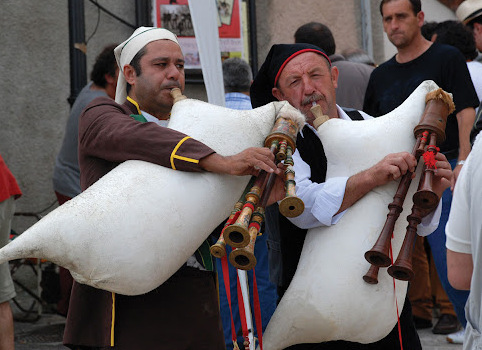 Bujangan, tanah air dari zampogne - Scapoli | Secret World Trip Planner