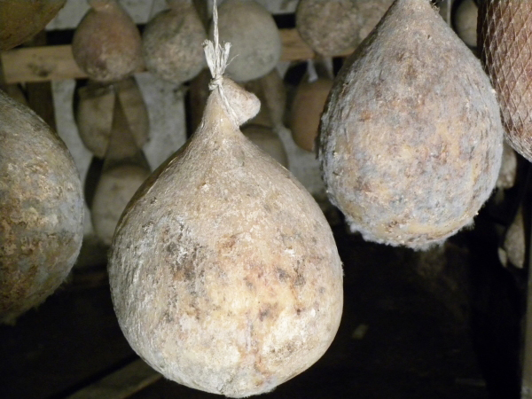 Caciocavallo irpino di cave